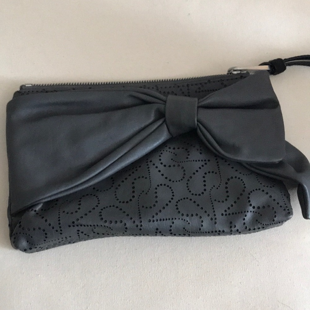Grey bow clutch